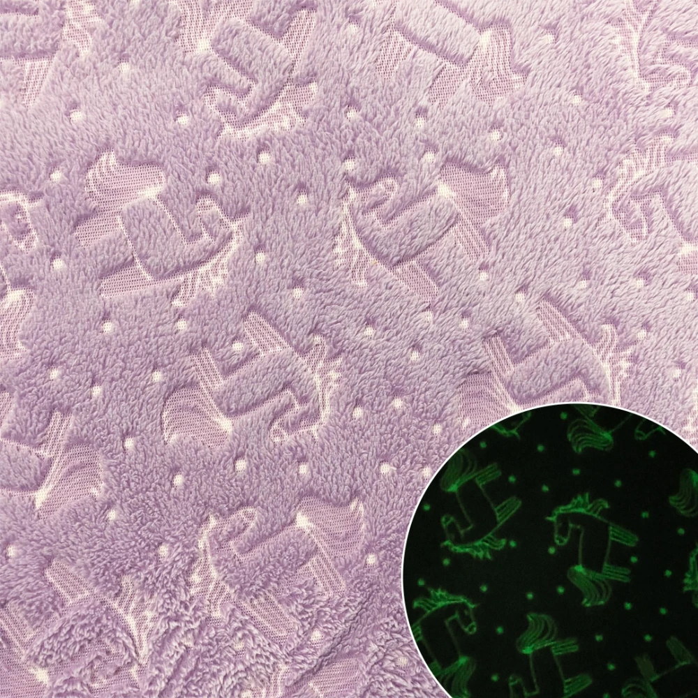 Manta Fleece Brilha no Escuro Princesa com Unicórnio 100% Poliéster 1,60m largura - Lavanda