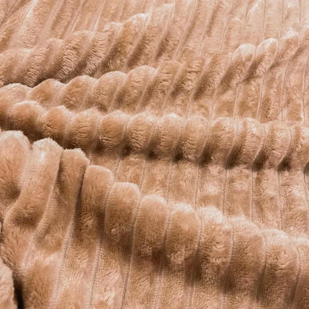 Manta Fleece com Relevo Jacquard 100% Poliéster 2.50m Largura - Bege